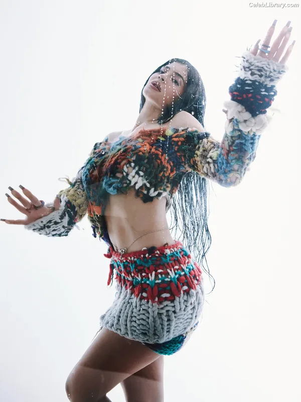 Kylie Jenner photo 2 of 4071