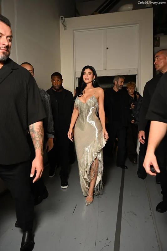 Kylie Jenner photo 8 of 4071