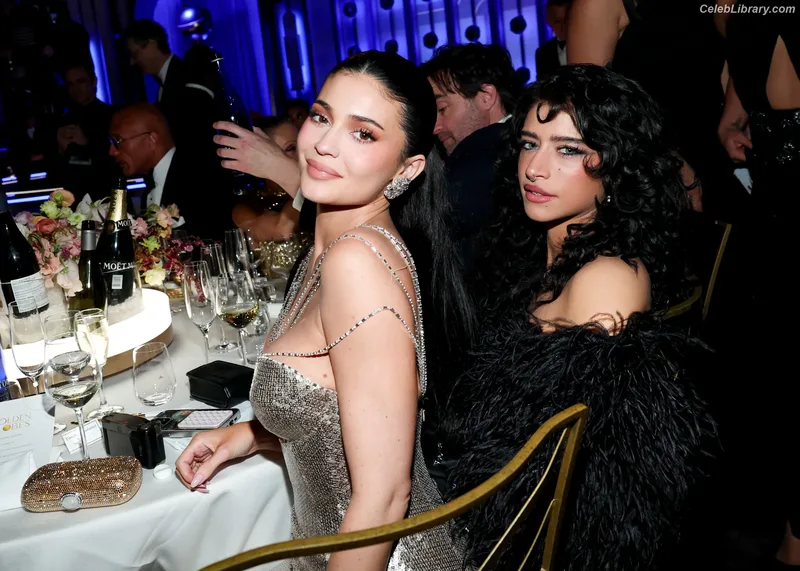 Kylie Jenner photo 21 of 4071