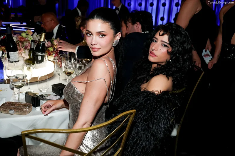 Kylie Jenner photo 24 of 4071
