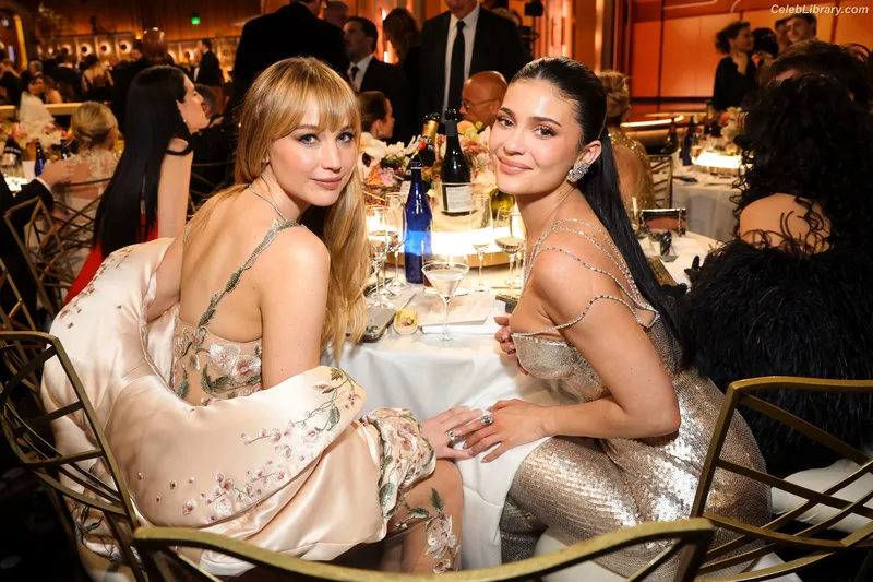 Kylie Jenner photo 2 of 4071