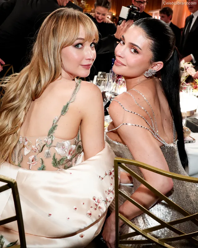 Kylie Jenner photo 14 of 4071