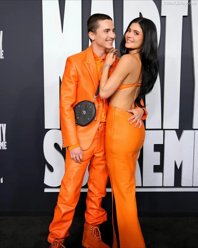 Kylie Jenner photo 1 of 4071