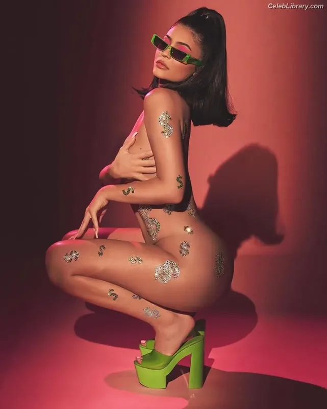 Kylie Jenner photo 17 of 4071