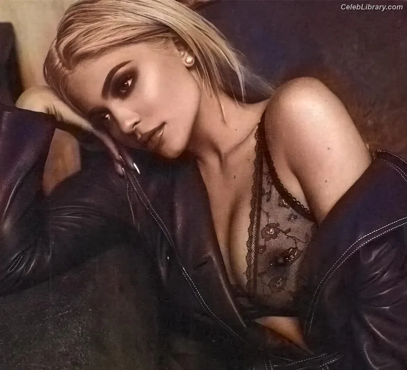Kylie Jenner photo 22 of 4071