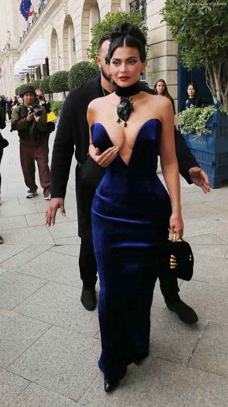 Kylie Jenner photo 22 of 4071