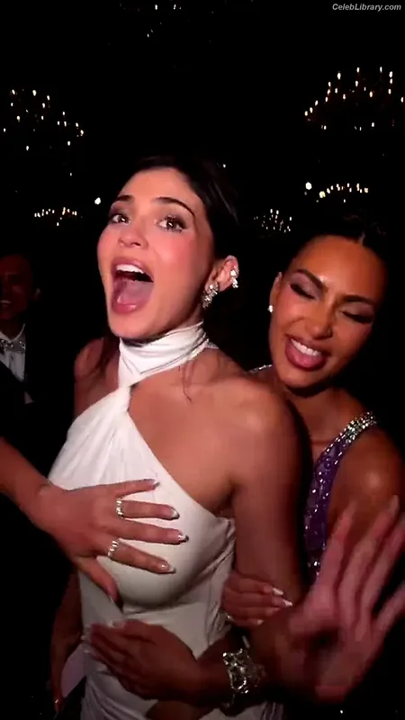 Kylie Jenner photo 5 of 4071