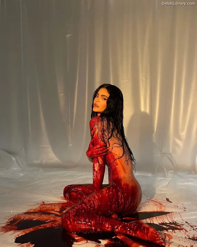 Kylie Jenner photo 18 of 4071