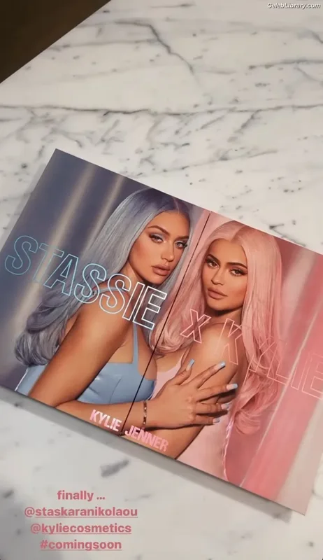 Kylie Jenner photo 19 of 4071