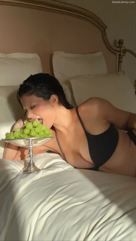 Kylie Jenner photo 6 of 4071