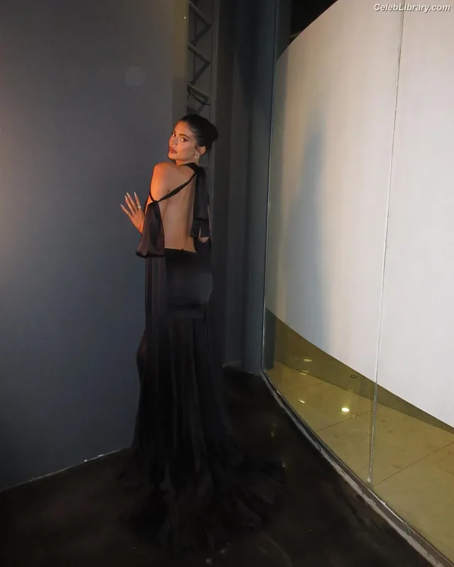 Kylie Jenner photo 9 of 4071