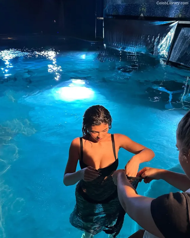 Kylie Jenner photo 21 of 4071