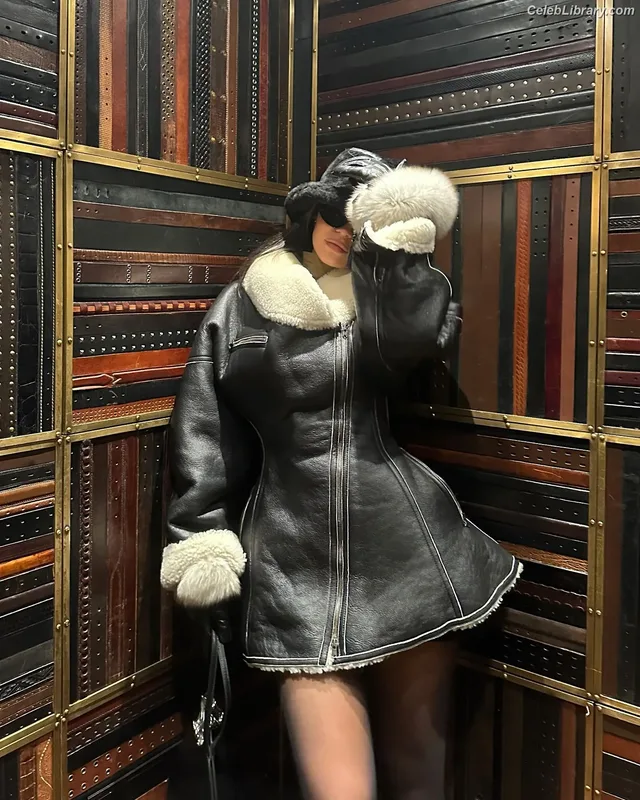 Kylie Jenner photo 23 of 4071
