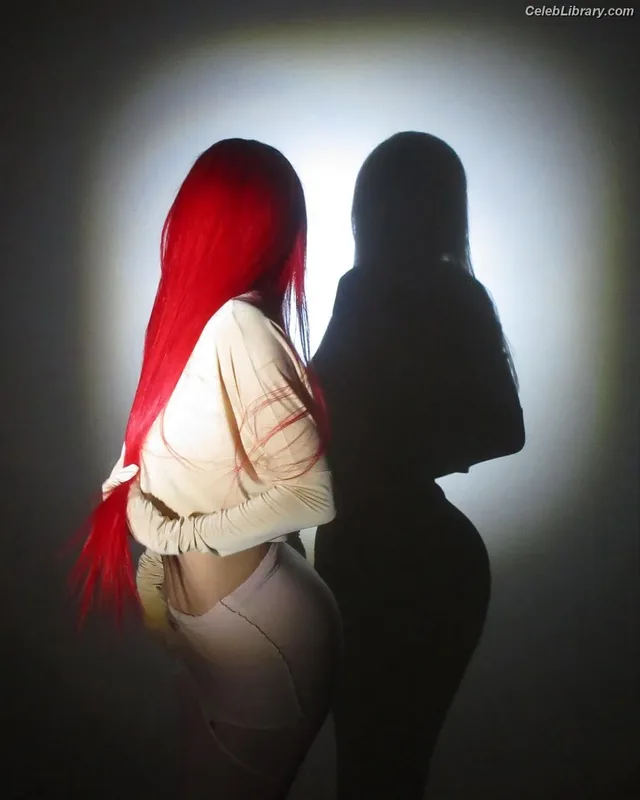 Kylie Jenner photo 19 of 4071