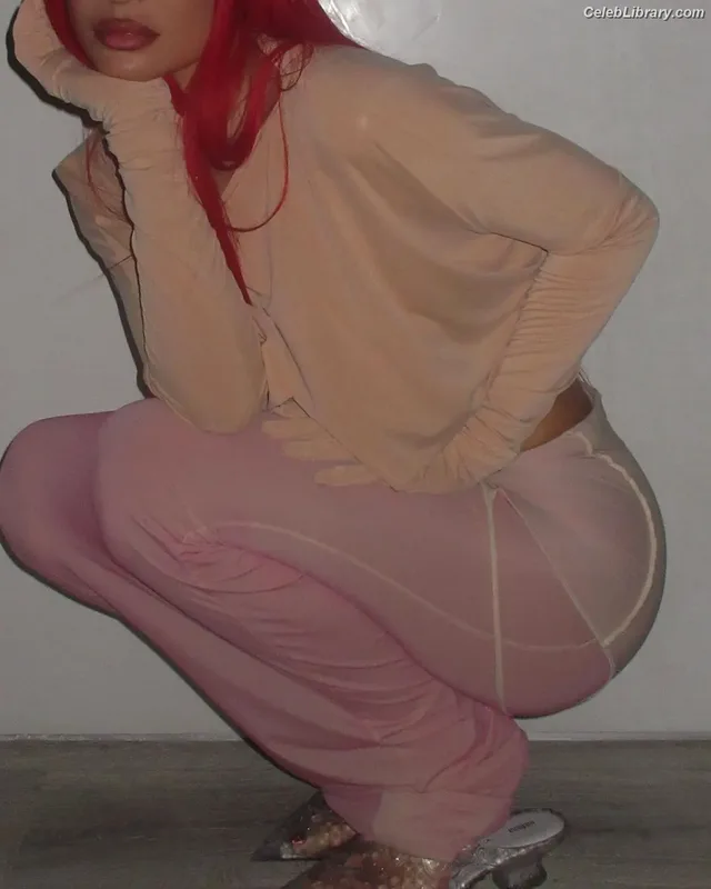 Kylie Jenner photo 21 of 4071