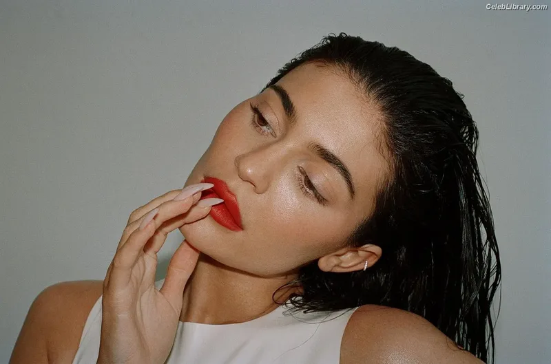 Kylie Jenner photo 23 of 4071