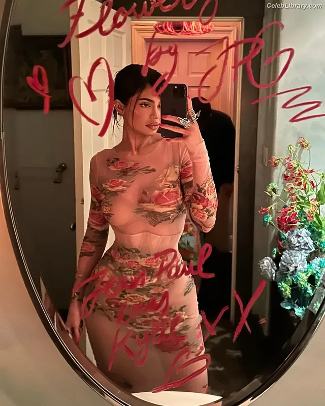 Kylie Jenner photo 9 of 4071