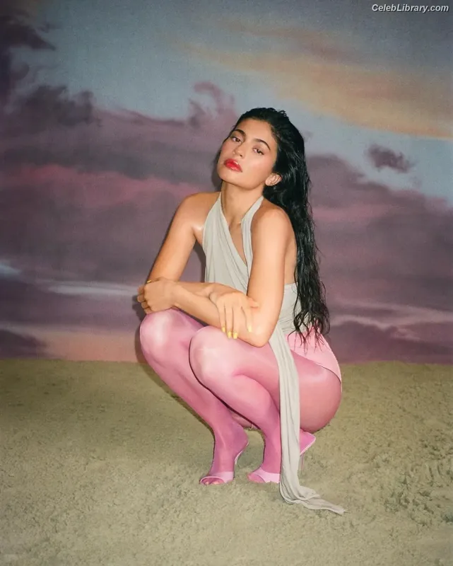 Kylie Jenner photo 6 of 4071