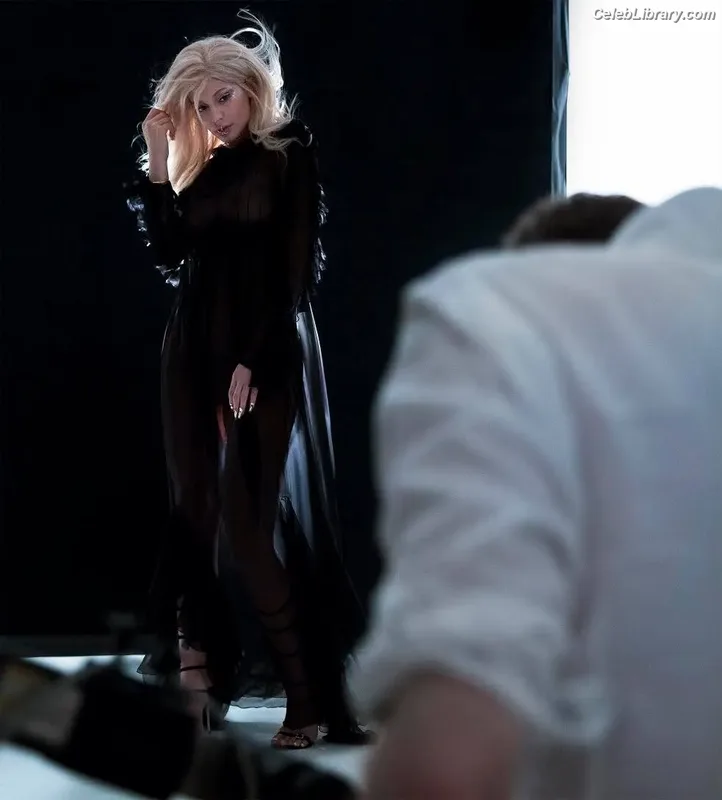 Kylie Jenner photo 11 of 4071