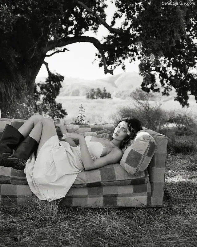 Kylie Jenner photo 10 of 4071