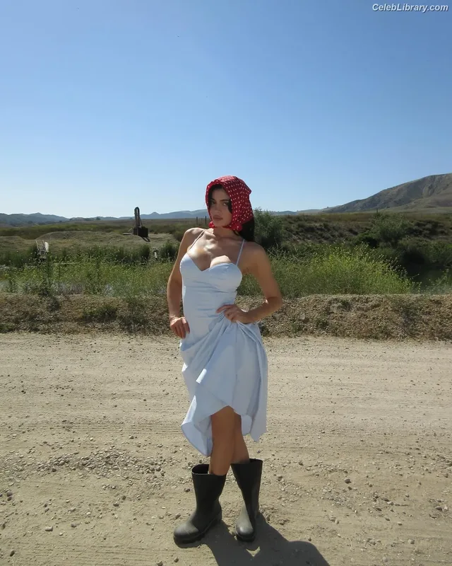 Kylie Jenner photo 19 of 4071
