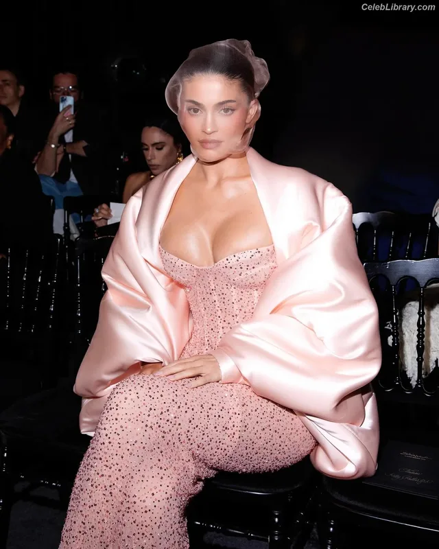 Kylie Jenner photo 21 of 4071