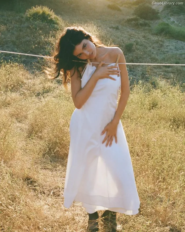 Kylie Jenner photo 6 of 4071