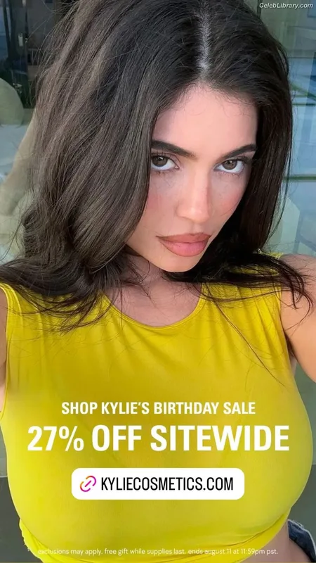 Kylie Jenner photo 2 of 4071
