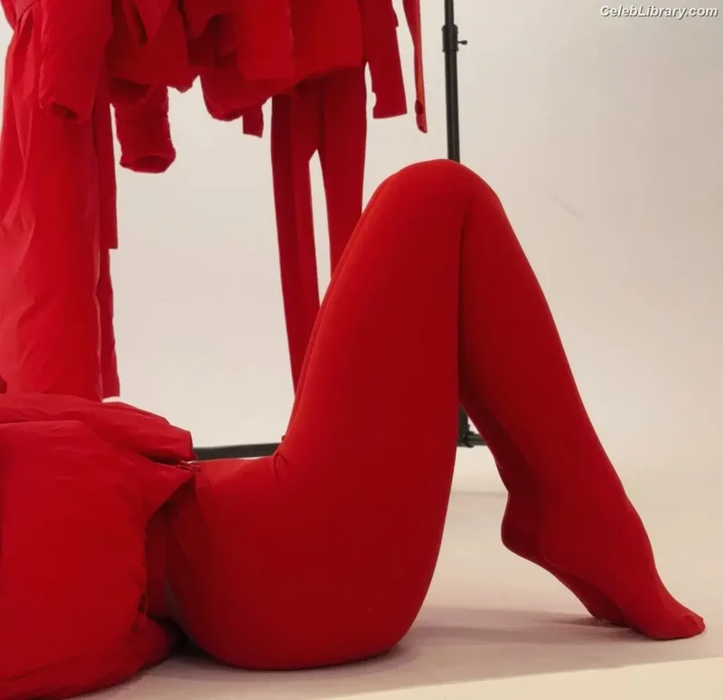 Kylie Jenner photo 14 of 4071
