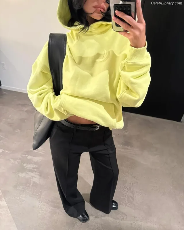 Kylie Jenner photo 21 of 4071