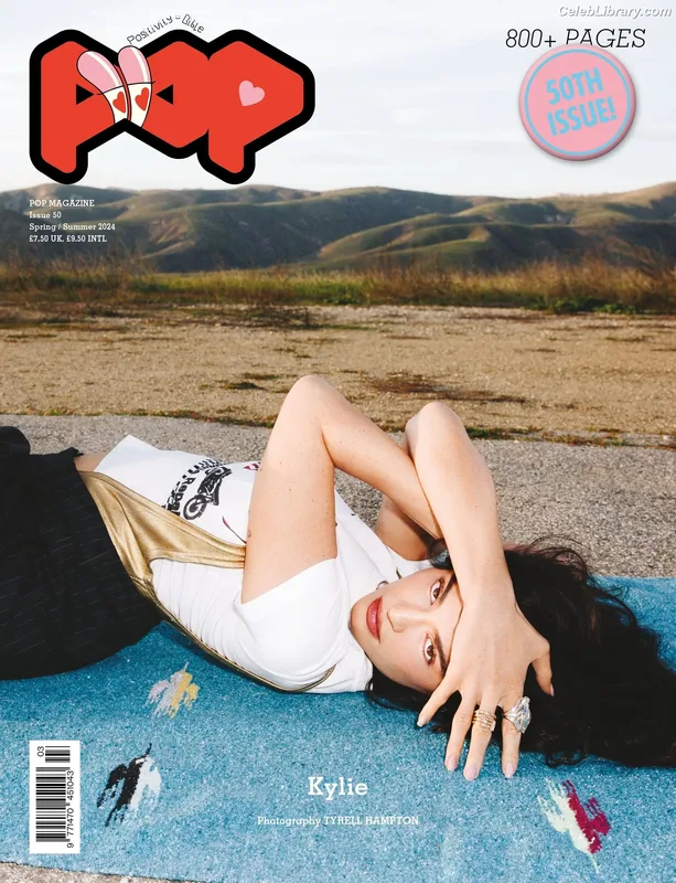 Kylie Jenner photo 2 of 4071