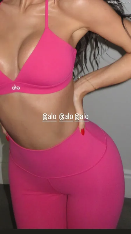 Kylie Jenner photo 9 of 4071