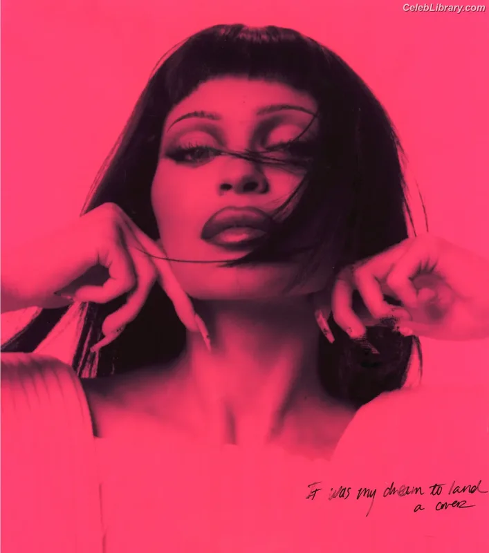 Kylie Jenner photo 15 of 4071