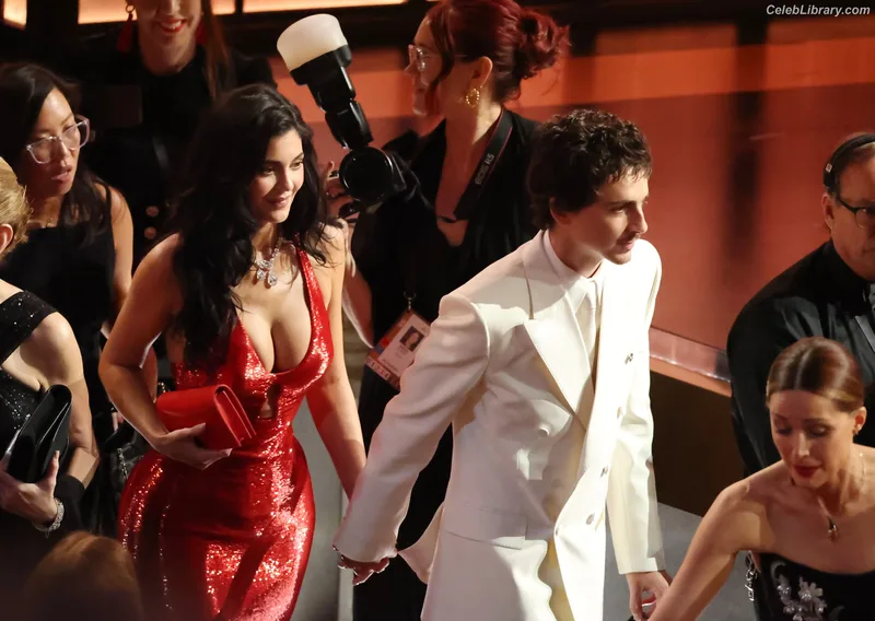 Kylie Jenner photo 18 of 4071