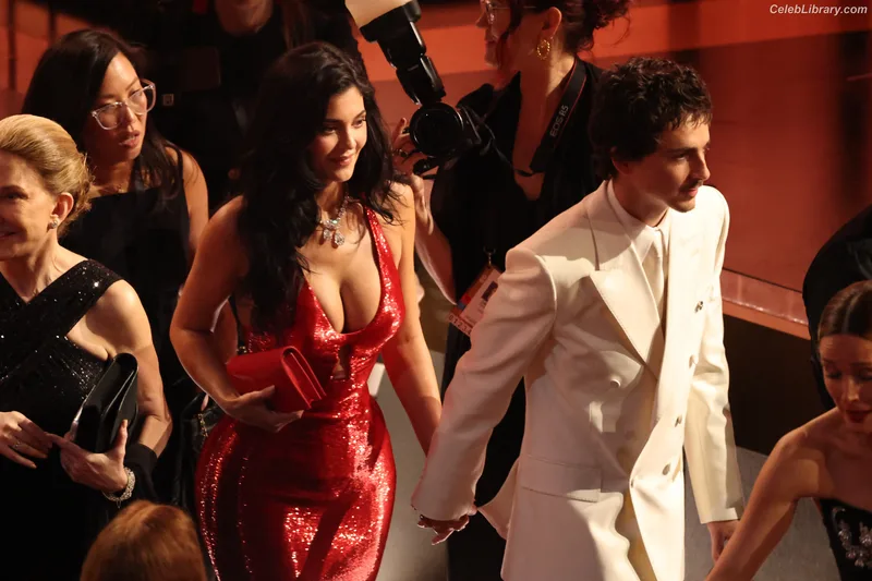 Kylie Jenner photo 19 of 4071