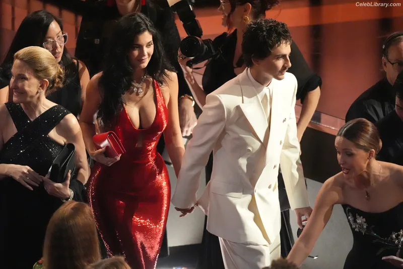 Kylie Jenner photo 20 of 4071