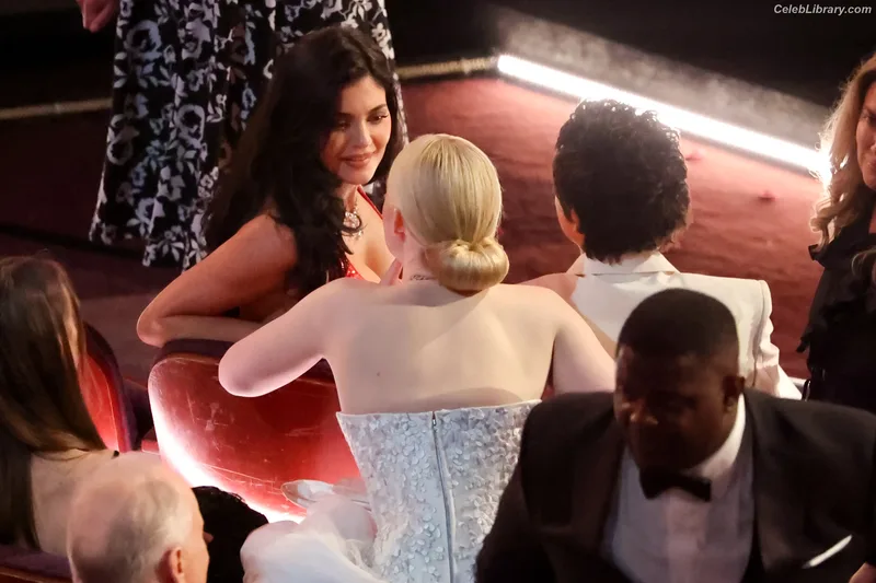 Kylie Jenner photo 10 of 4071