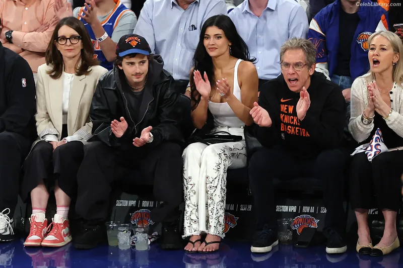 Kylie Jenner photo 17 of 4071