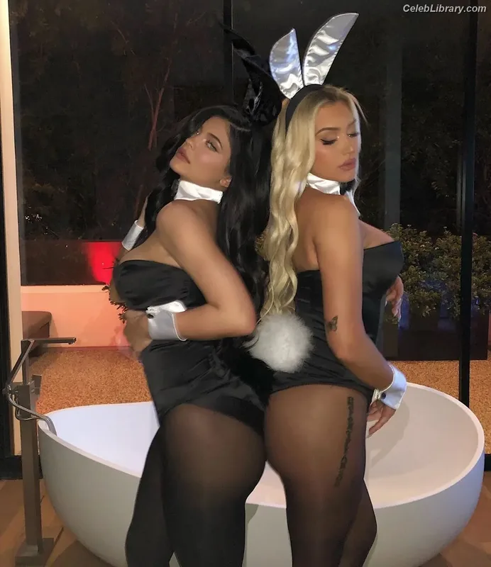 Kylie Jenner photo 18 of 4071