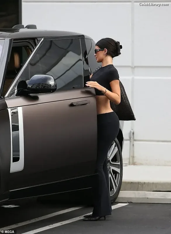 Kylie Jenner photo 8 of 4071