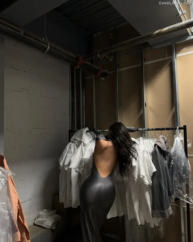 Kylie Jenner photo 11 of 4071