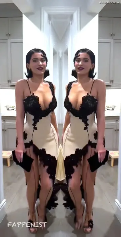 Kylie Jenner photo 1 of 4071