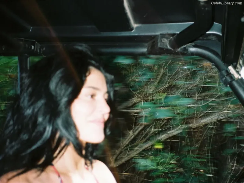 Kylie Jenner photo 5 of 4071