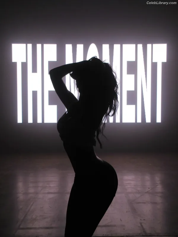 Kylie Jenner photo 10 of 4071