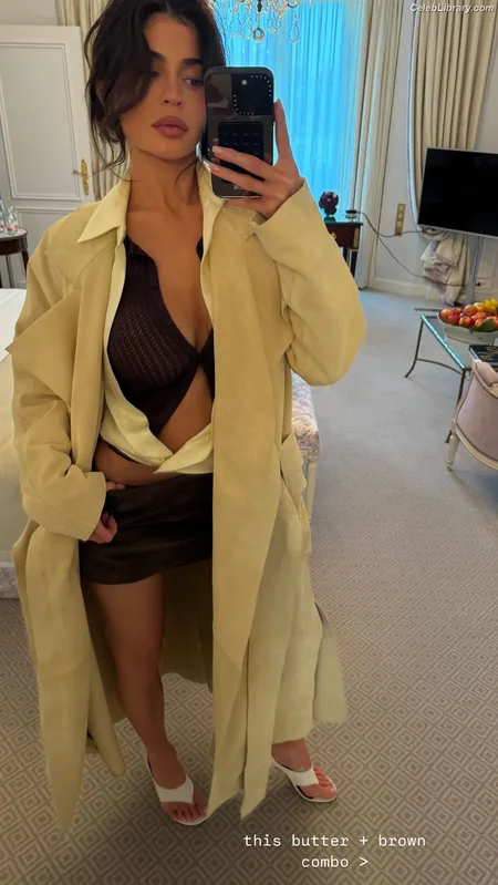 Kylie Jenner photo 23 of 4071