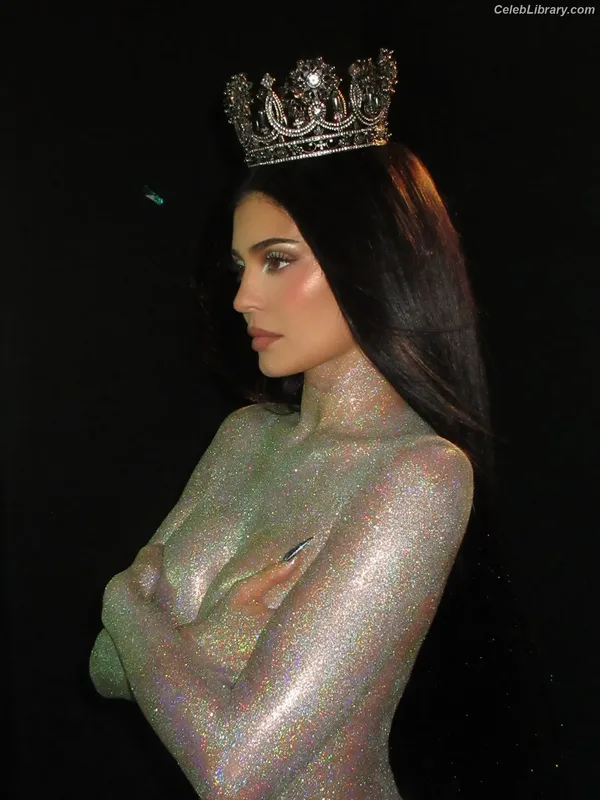 Kylie Jenner photo 6 of 4071