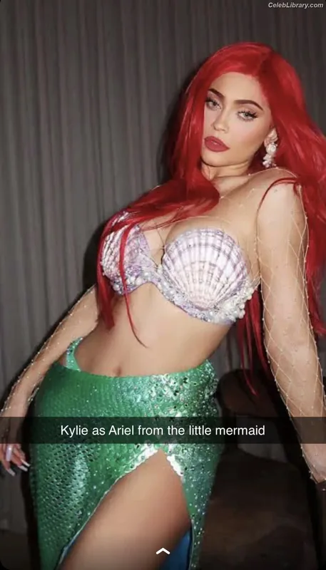 Kylie Jenner photo 22 of 4071
