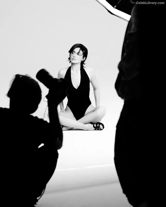 Kylie Jenner photo 10 of 4071