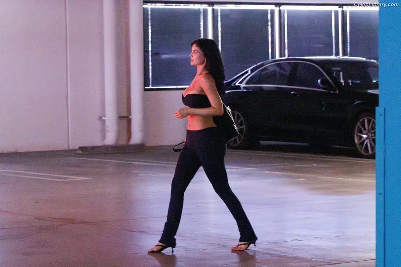 Kylie Jenner photo 23 of 4071
