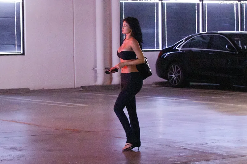 Kylie Jenner photo 24 of 4071